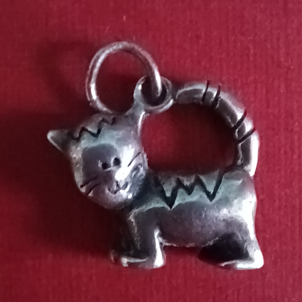 EUC Vintage Lucy Ann 925 Sterling Silver Cat Charm